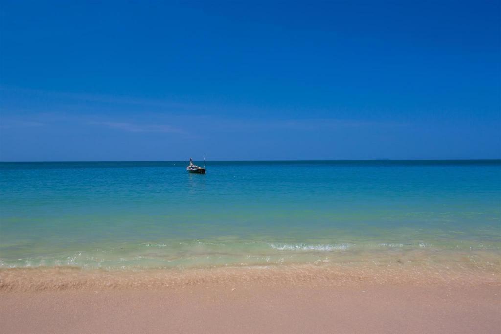 Relax Beach House Koh Lanta Exterior photo
